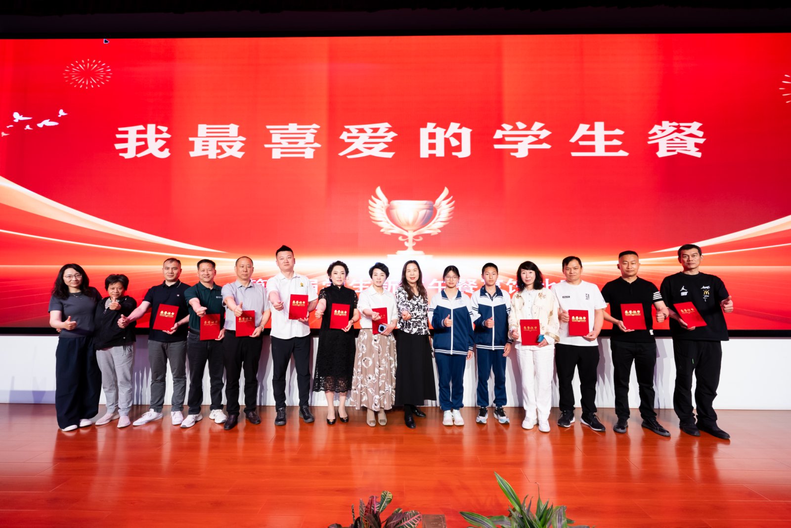 创新食谱绘美味健康画卷，圣禾载誉而归续写学生餐暖心新篇章